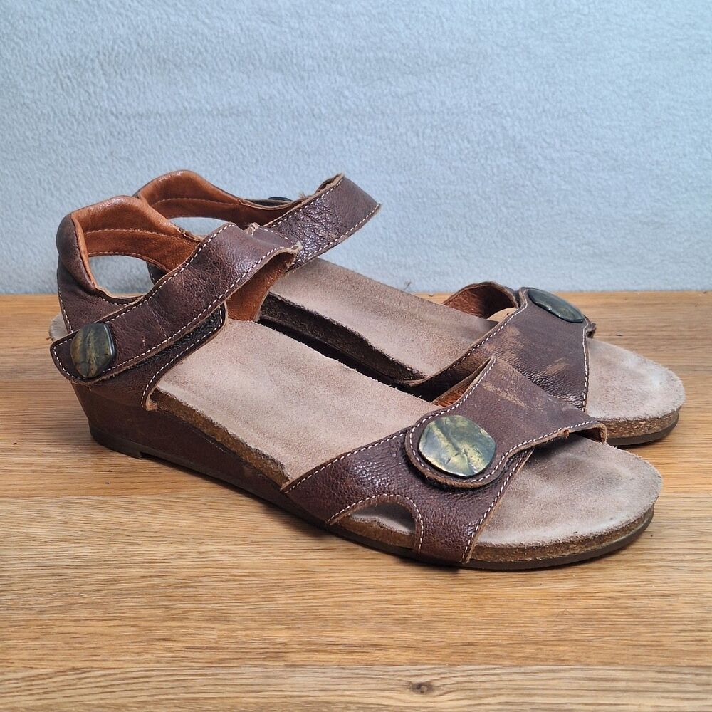 Taos Women's US 9 EU 40 Carousel 3 Strappy Wedge Sandals Brown Leather Portugal